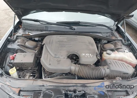 2021 Chrysler 300 300S z USA, uszkodzony, nr VIN 2C3CCABG9MH545964